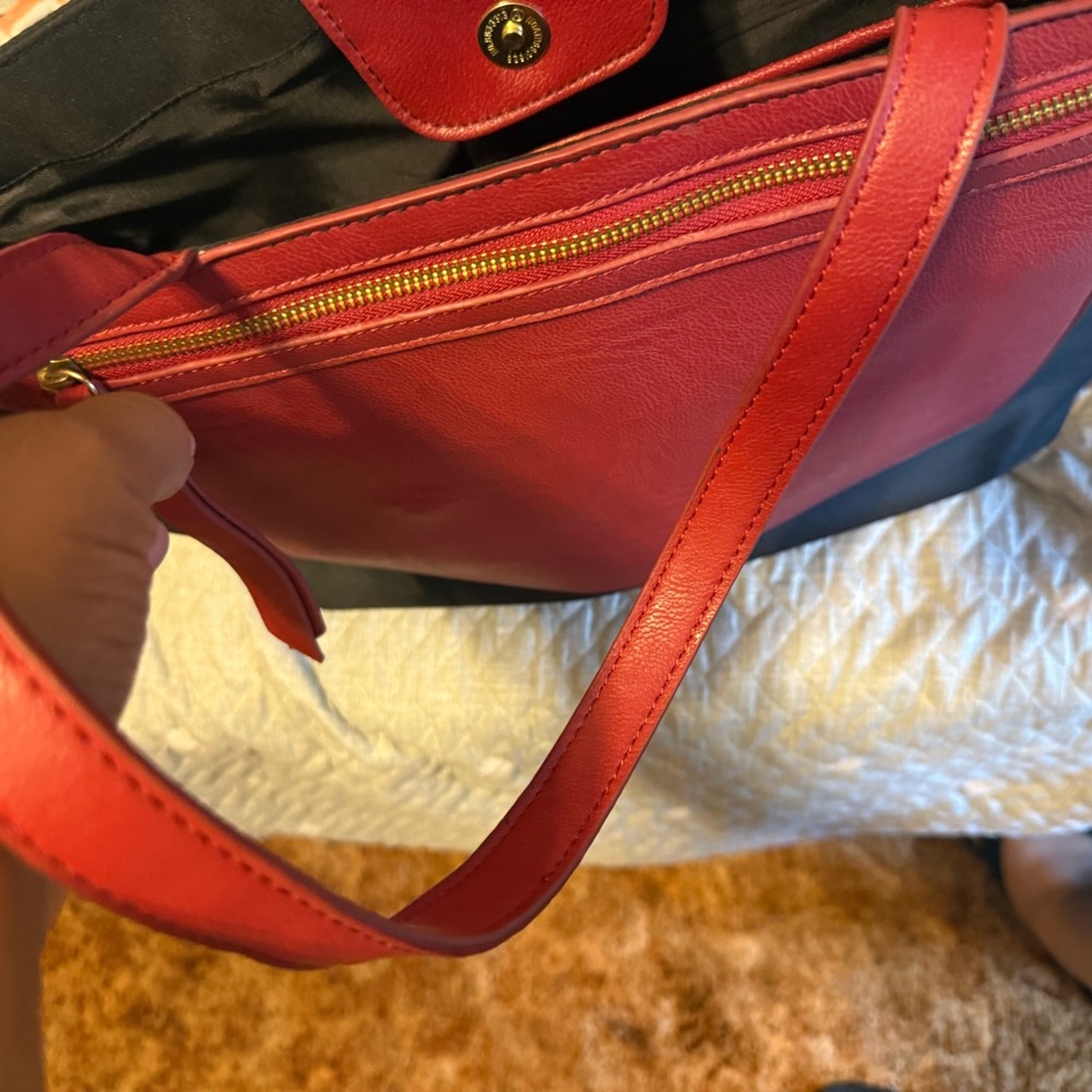 Elegant Red and Black Tote Bag - Picture 5 of 6